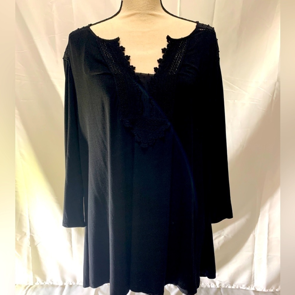 3/$28❤️Danielrainn black, three-quarter sleeve, V-neck loose fit top size 2X